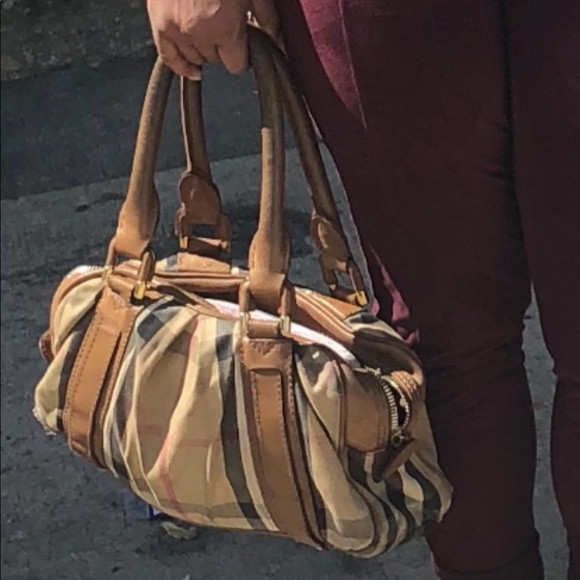 Burberry handbag - Picture 1 of 5